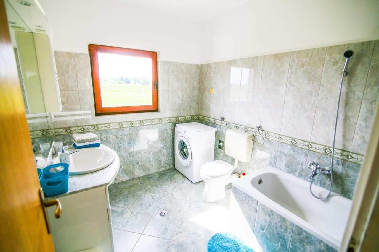 Kuca Za Odmor Luca Apartman Posedarje Kültér fotó